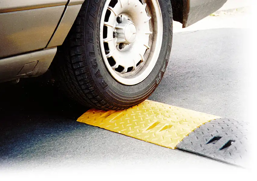 Dosso rallentatore, terminale, giallo, fino a max. 20 km/h percorribile, alto 50 mm