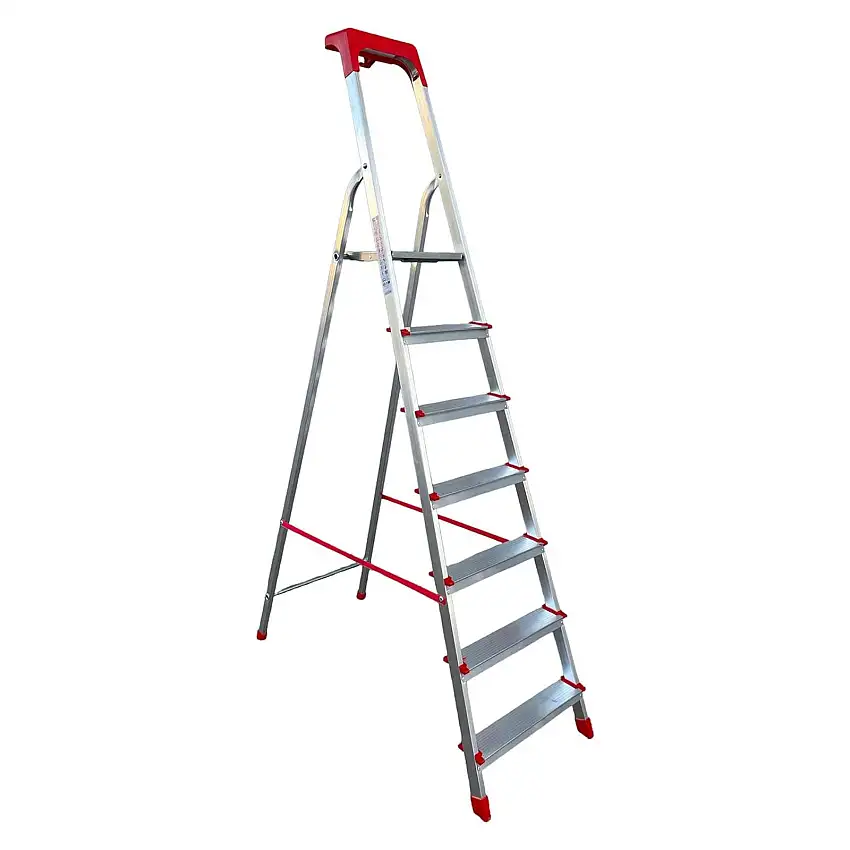 Scala per uso domestico realizzata in alluminio estruso pratica e ultra leggera